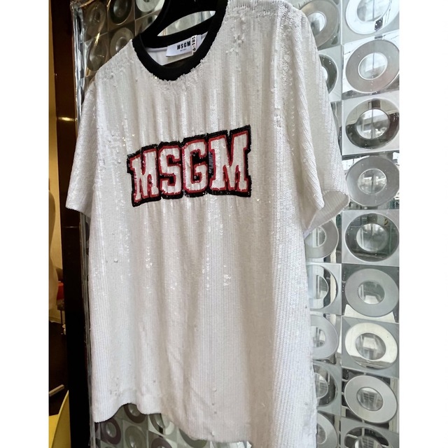 MSGM(エムエスジイエム)のMSGM スパンコール ラウンドネックオーバーサイズ トップス 裏地付き M  レディースのトップス(カットソー(半袖/袖なし))の商品写真