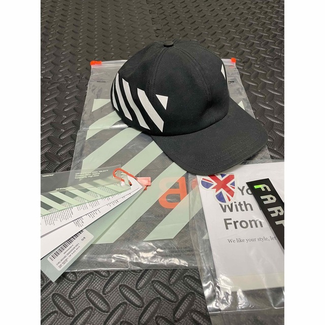 off-white/baseball cap