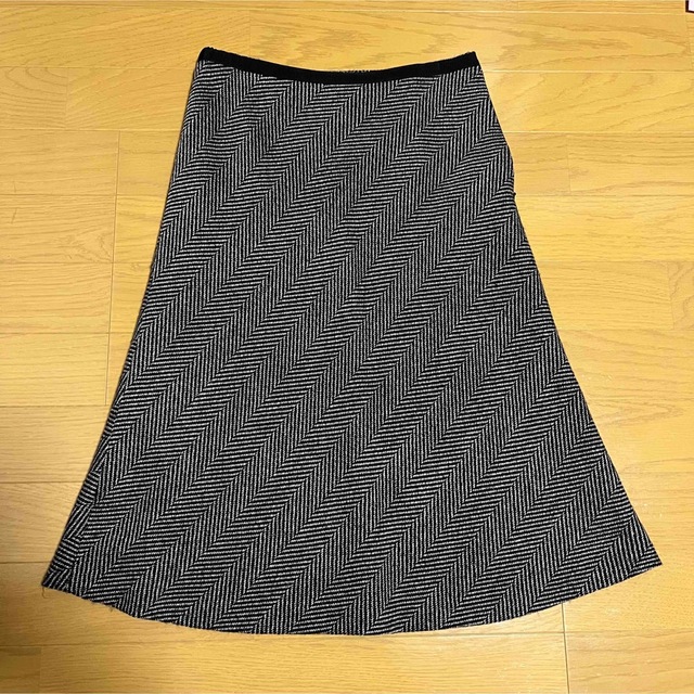 UNTITLED(アンタイトル)のUNTITLED アンタイトル　スカート　サイズ１　ヘリーボーン レディースのスカート(ひざ丈スカート)の商品写真