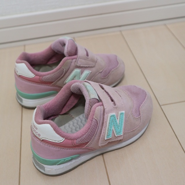 New Balance(ニューバランス)のニューバランス　ピンク　スニーカー　16.0㎝ キッズ/ベビー/マタニティのキッズ靴/シューズ(15cm~)(スニーカー)の商品写真