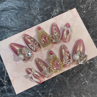 ピンクジュエリーネイル　韓国風ネイル　痛ネイル　推しネイル　量産型ネイル コスメ/美容のネイル(つけ爪/ネイルチップ)の商品写真