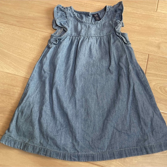 GAP(ギャップ)のGAP denim ギャップデニムワンピース 90cm程 キッズ/ベビー/マタニティのキッズ服女の子用(90cm~)(ワンピース)の商品写真