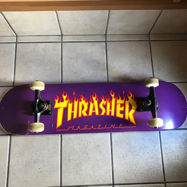 【THRASHER】スケートボード(袋付き) スケボー