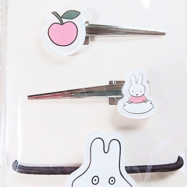 miffy(ミッフィー)の【新品】ミッフィー ヘアゴム ヘアクリップ セット ホワイト タイトーくじ レディースのヘアアクセサリー(ヘアゴム/シュシュ)の商品写真