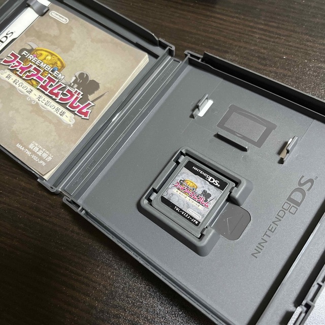 ファイアーエムブレム 新・紋章の謎 ~光と影の英雄~ DS