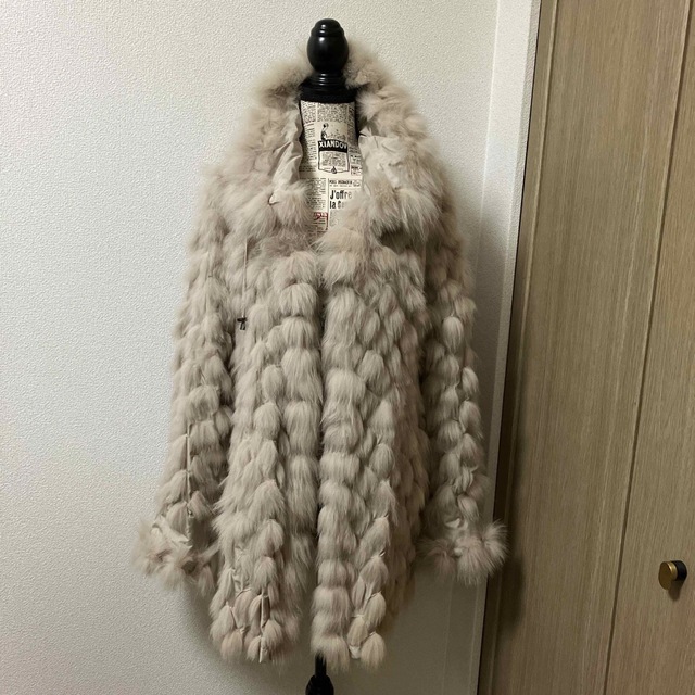 シルク100% シルバーフォックスコート レディースのジャケット/アウター(毛皮/ファーコート)の商品写真