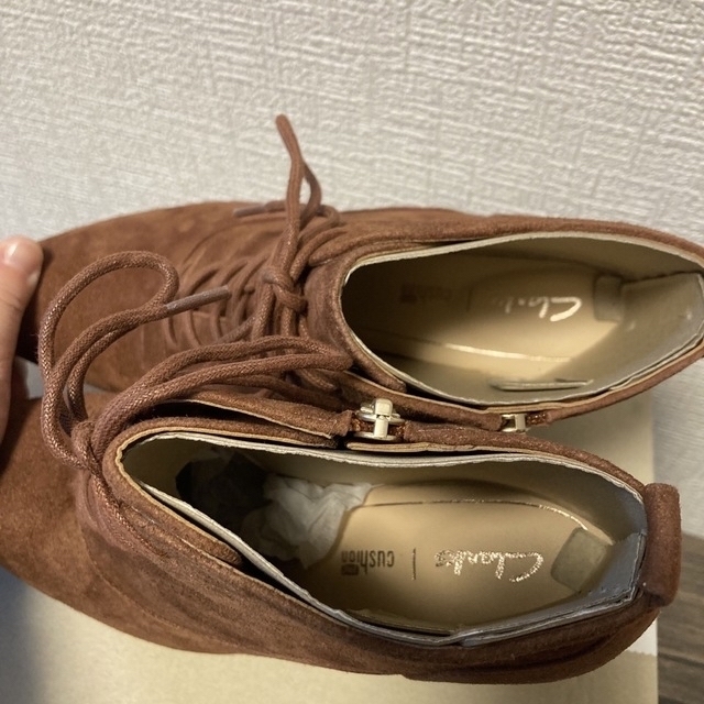 Clarks(クラークス)のClarks（クラークス）フェミニンスエードアンクルブーツ♪23.5cm相当 レディースの靴/シューズ(ブーツ)の商品写真