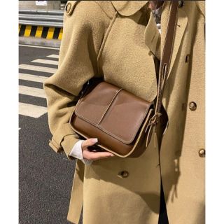 ザラ(ZARA)のシンプル　レザー　ショルダーバッグ(ショルダーバッグ)