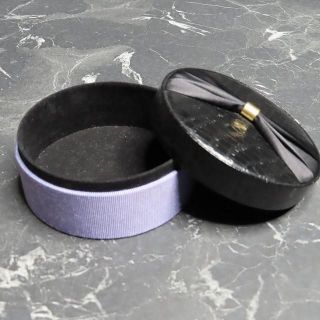 シセイドウ(SHISEIDO (資生堂))の昔の資生堂の小物入れボックスケース化粧品リボン紫黒金色ヴィンテージアンティーク(小物入れ)