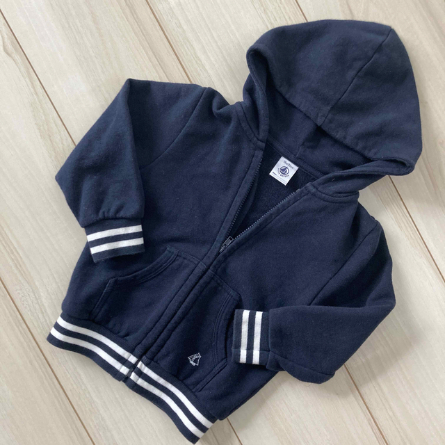 PETIT BATEAU(プチバトー)のプチバトー　パーカー キッズ/ベビー/マタニティのベビー服(~85cm)(カーディガン/ボレロ)の商品写真