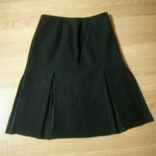 プロポーションボディドレッシング(PROPORTION BODY DRESSING)の黒 ウールスカート 裾プリーツ(ひざ丈スカート)