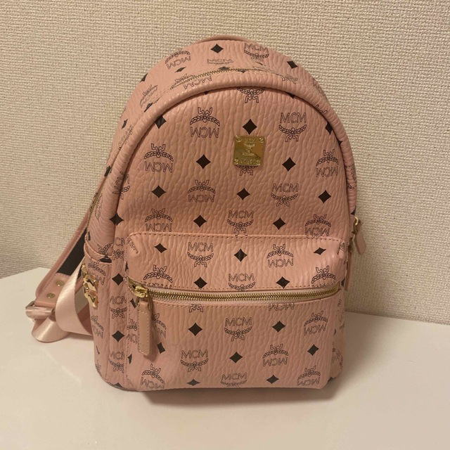 MCM(エムシーエム)のMCM ピンク　リュック レディースのバッグ(リュック/バックパック)の商品写真