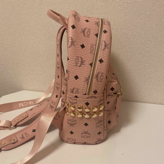 MCM(エムシーエム)のMCM ピンク　リュック レディースのバッグ(リュック/バックパック)の商品写真