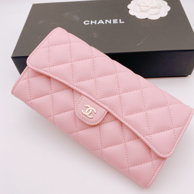 CHANEL - 新品　新型　CHANEL 二り折り長財布 マトラッセキャビアスキン   ピンク