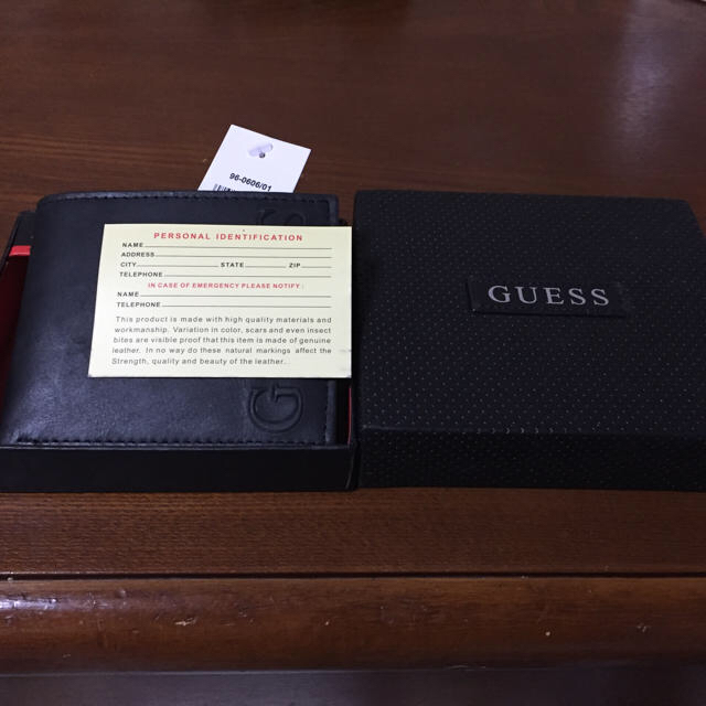 GUESS(ゲス)の新品、未使用 GUESS レザー財布 メンズのファッション小物(折り財布)の商品写真