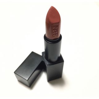 ナーズ(NARS)のNARS ナーズ オーデイシャスリップスティック9461 テラコッタローズ 口紅(口紅)