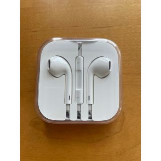 アップル(Apple)のApple イヤホン　アップル純正品(ヘッドフォン/イヤフォン)