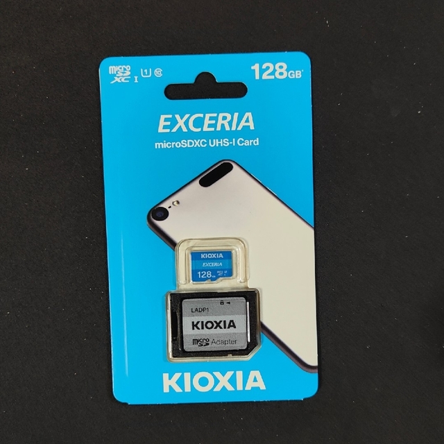 東芝(トウシバ)の新品未使用 旧東芝 KIOXIA  microSD 128GB アダプター付き エンタメ/ホビーのゲームソフト/ゲーム機本体(その他)の商品写真