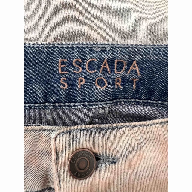 ESCADA(エスカーダ)のESCADA SPORT エスカーダスポーツ　デニムパンツ　38サイズ レディースのパンツ(デニム/ジーンズ)の商品写真