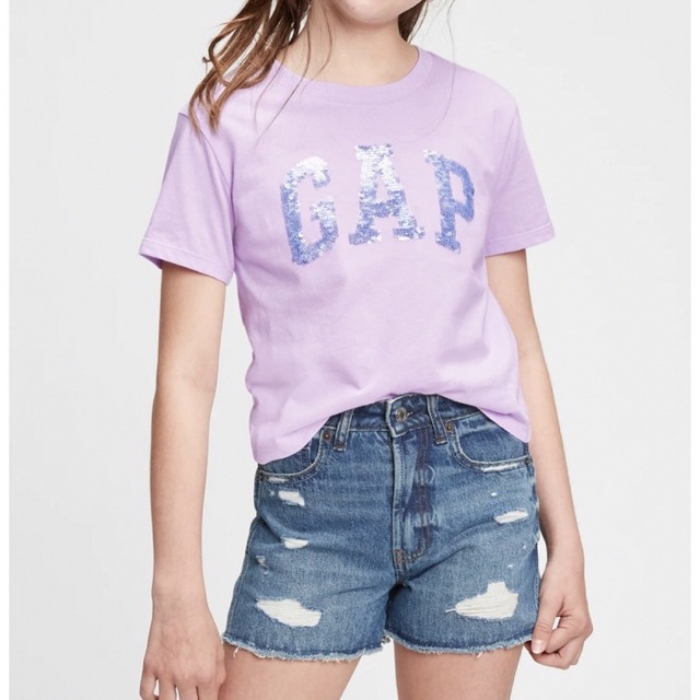 GAP Kids(ギャップキッズ)のSALE『新品』GapKids スパンコール付Tシャツ 120㎝ キッズ/ベビー/マタニティのキッズ服女の子用(90cm~)(Tシャツ/カットソー)の商品写真