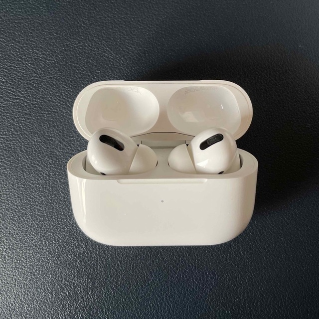 Apple(アップル)のAirPods Pro スマホ/家電/カメラのオーディオ機器(ヘッドフォン/イヤフォン)の商品写真