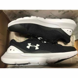 UNDER ARMOUR (アンダー アーマー )スニーカー 23,5未使用品