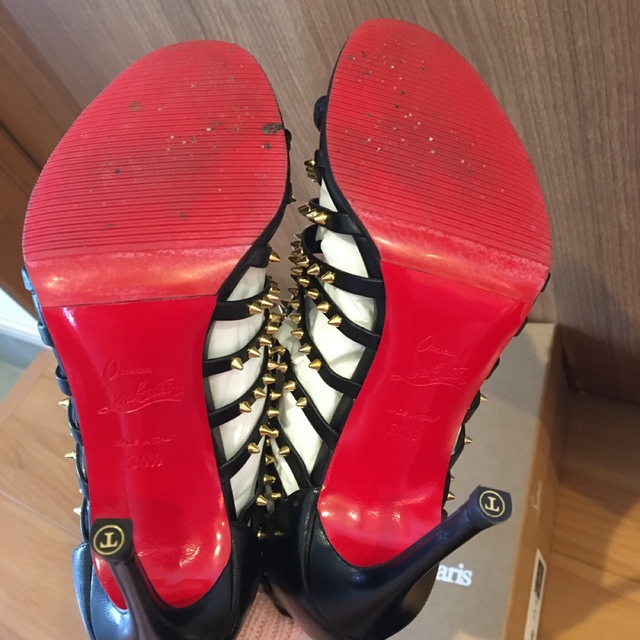 Christian Louboutin(クリスチャンルブタン)のクリスチャンルブタン　スタッズ付き　サンダル　秋でもばっちり使える　美品です レディースの靴/シューズ(ハイヒール/パンプス)の商品写真