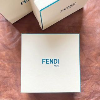 フェンディ(FENDI)のFENDI KIDS フェンディキッズ　ギフトボックス　BOX 空箱 1個(ショップ袋)