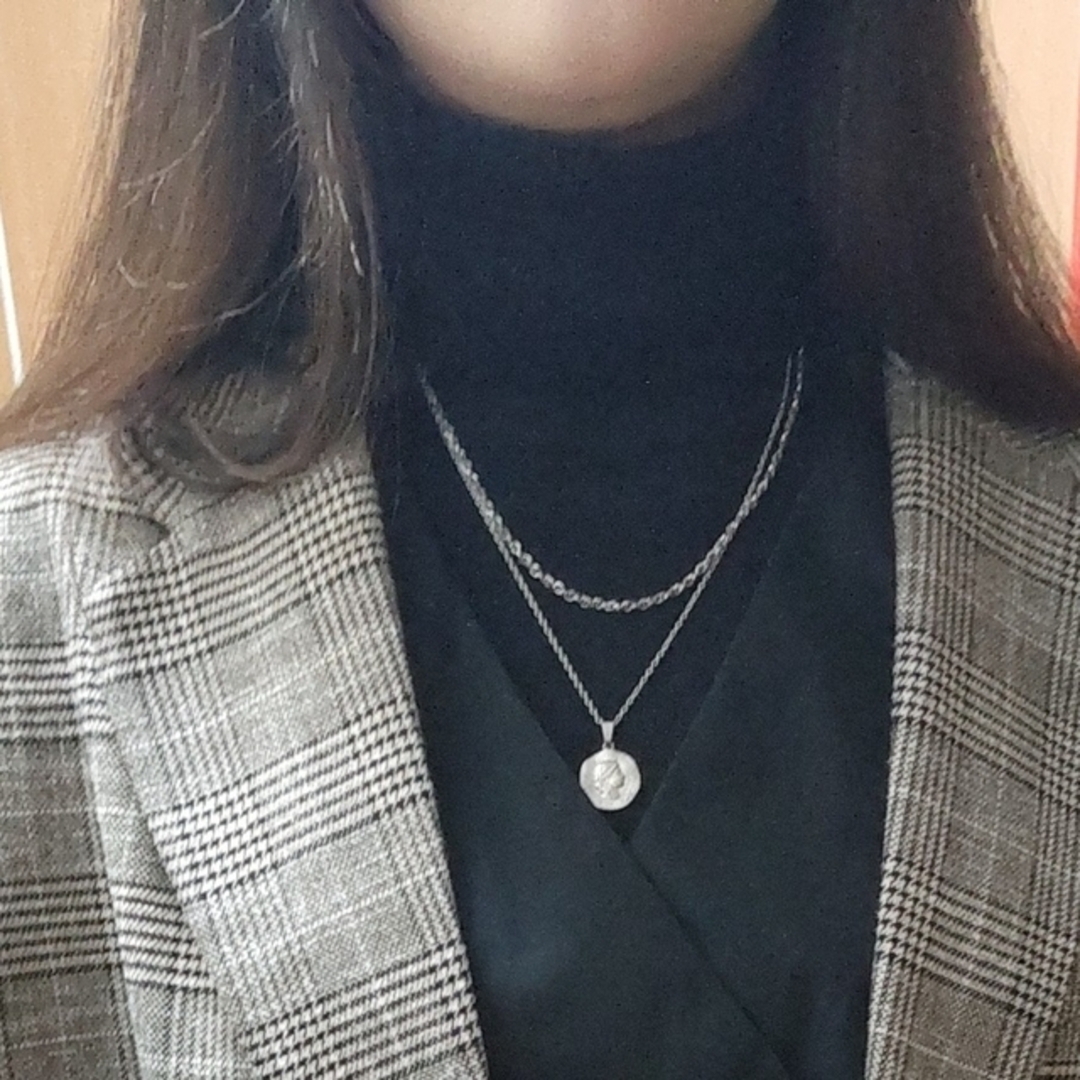 silent 川口春奈さん風 ダブルコインネックレス ステンレス製の silent 川口春奈さん風 ダブルコインネックレス ステンレス製の