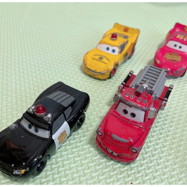 Takara Tomy(タカラトミー)のカーズTOMICA9台セット エンタメ/ホビーのおもちゃ/ぬいぐるみ(ミニカー)の商品写真