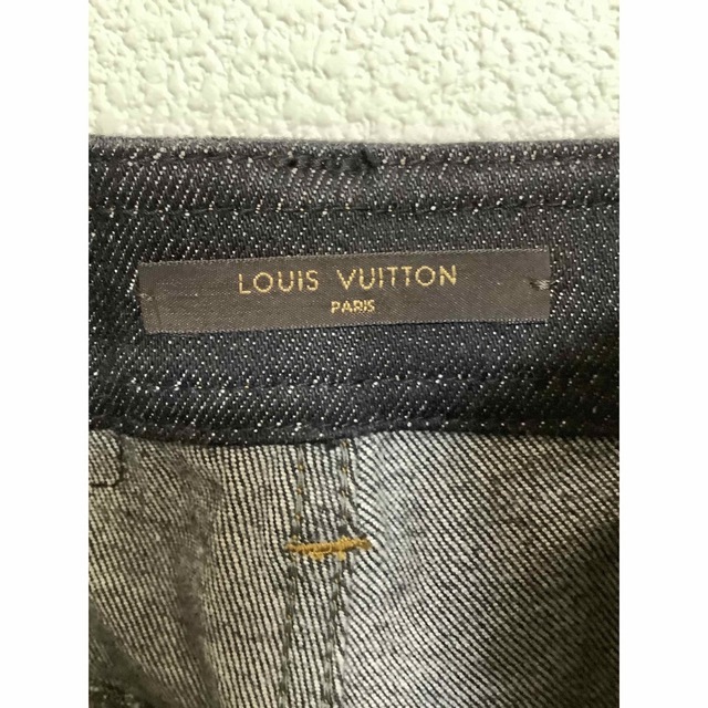 LOUIS VUITTON(ルイヴィトン)のルイ　ヴィトン　未使用　デニムジーンズ レディースのパンツ(デニム/ジーンズ)の商品写真
