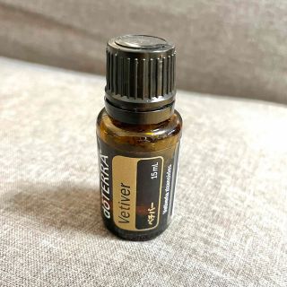 ドテラ(doTERRA)のドテラ　ベチバー　エッセンシャルオイル(エッセンシャルオイル（精油）)