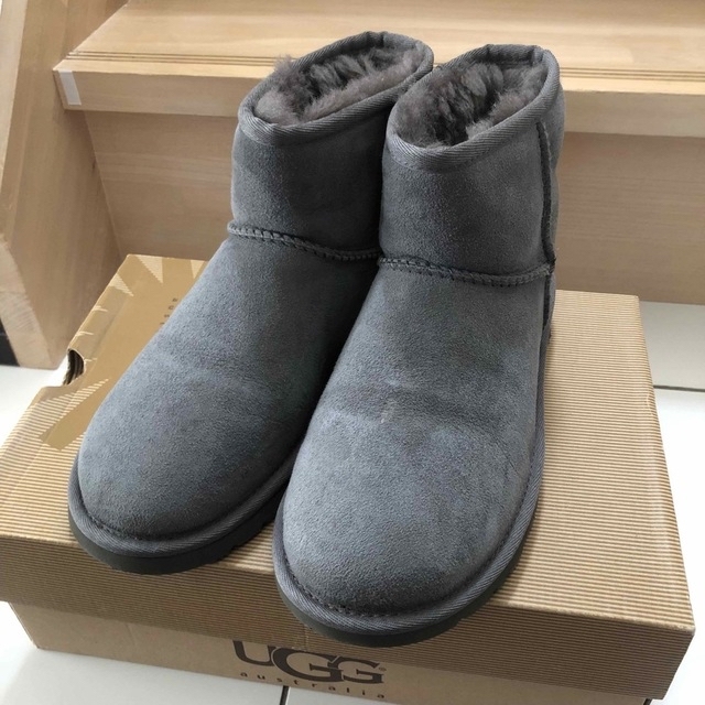 海外花系 一度店内数時間着用UGG W CLASSIC MINI定番色グレー完売