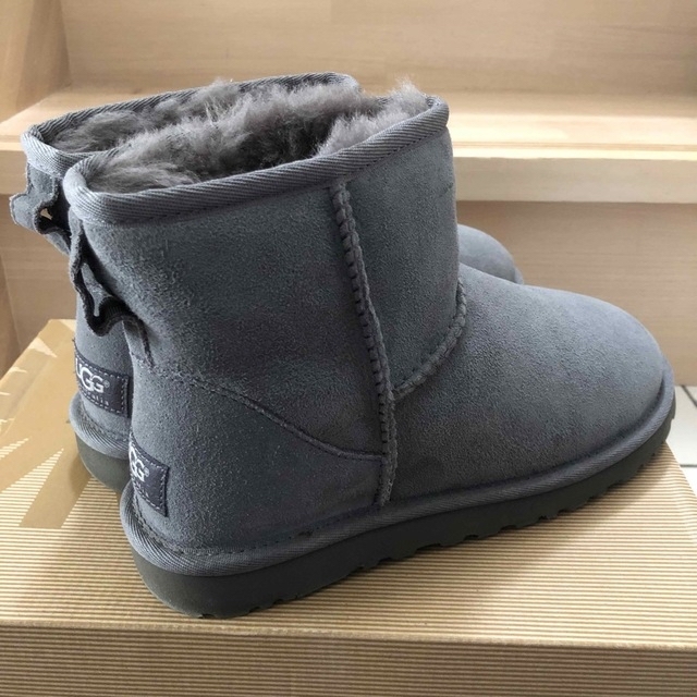 UGG - 一度店内数時間着用UGG W CLASSIC MINI定番色グレー完売