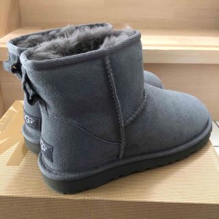 アグ(UGG)の一度店内数時間着用UGG W CLASSIC MINI定番色グレー完売 ムートン(ブーツ)