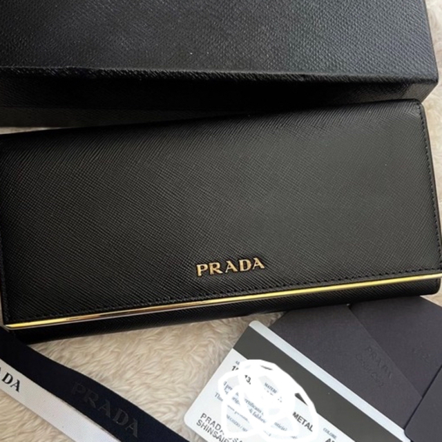 PRADA(プラダ)のPRADA財布　週末値下中 レディースのファッション小物(財布)の商品写真