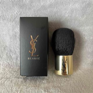 イヴサンローラン(Yves Saint Laurent)のイヴ・サンローラン　フェイスブラシ【新品未使用】(チーク/フェイスブラシ)