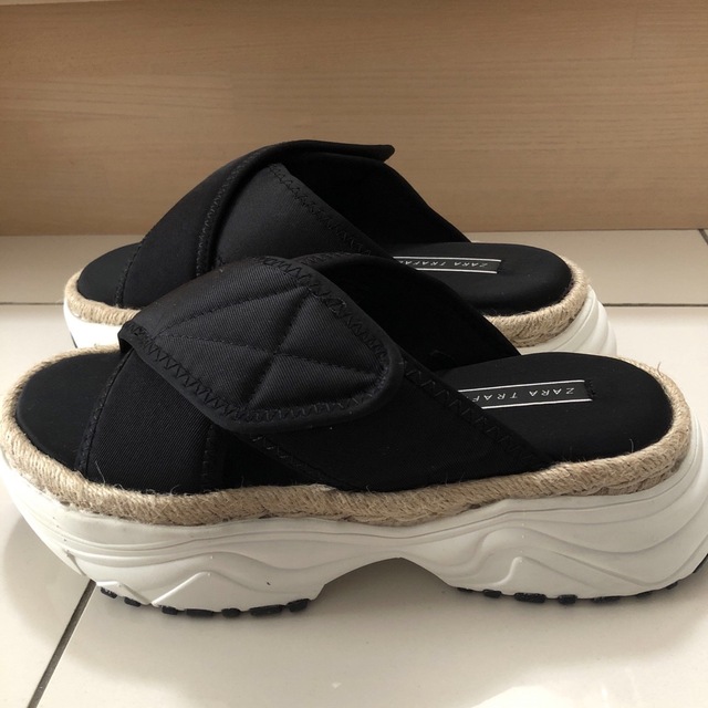 ZARA - 新品未使用ZARAブラッククロスジュート厚底スポーツ ZARA - 新品未使用ZARAブラッククロスジュート厚底スポーツ