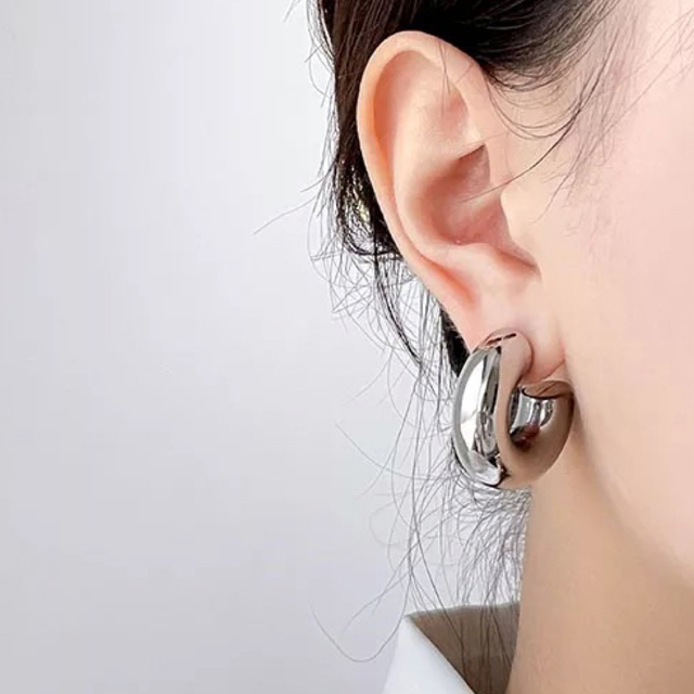 TOGA(トーガ)のChunky Drop Earrings / silver /  #225 レディースのアクセサリー(ピアス)の商品写真