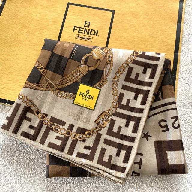 FENDI(フェンディ)のFENDI★フェンディ シルク混スカーフ 5枚★新品未使用 レディースのファッション小物(バンダナ/スカーフ)の商品写真