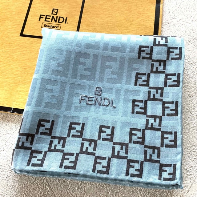 FENDI(フェンディ)のFENDI★フェンディ シルク混スカーフ 5枚★新品未使用 レディースのファッション小物(バンダナ/スカーフ)の商品写真