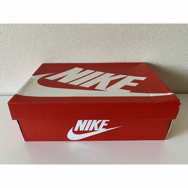 NIKE(ナイキ)のナイキ ウィメンズ ダンク ハイ ダークサルファ　新品　27.5cm NIKE レディースの靴/シューズ(スニーカー)の商品写真