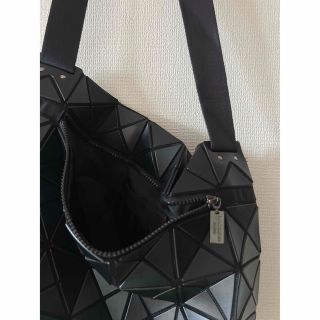 BAOBAOメッセンジャーショルダーバッグ カーキ　ISSEY MIYAKE