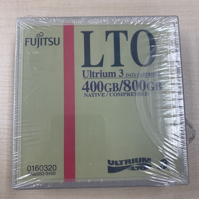 富士通 LTOデータカートリッジ Ultrium3 400GB 1巻 01603