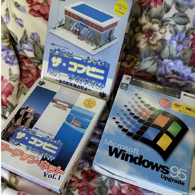 Microsoft(マイクロソフト)のWindows95とゲームソフト エンタメ/ホビーのゲームソフト/ゲーム機本体(PCゲームソフト)の商品写真