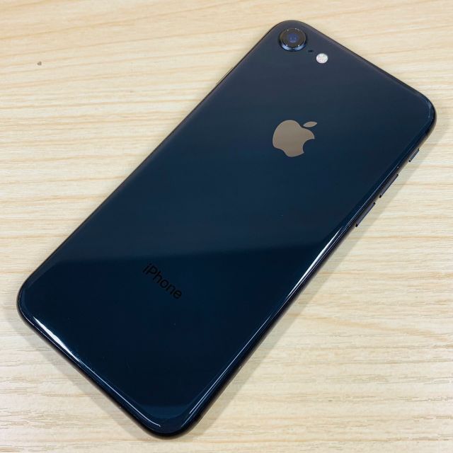 スマートフォン本体ﾊﾞｯﾃﾘｰ100％ SIMﾌﾘｰ iPhone8 64GB P133