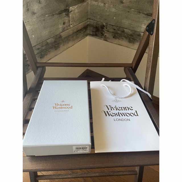 Vivienne Westwood(ヴィヴィアンウエストウッド)の【新品未使用】ヴィヴィアンウエストウッド　長財布　白 レディースのファッション小物(財布)の商品写真