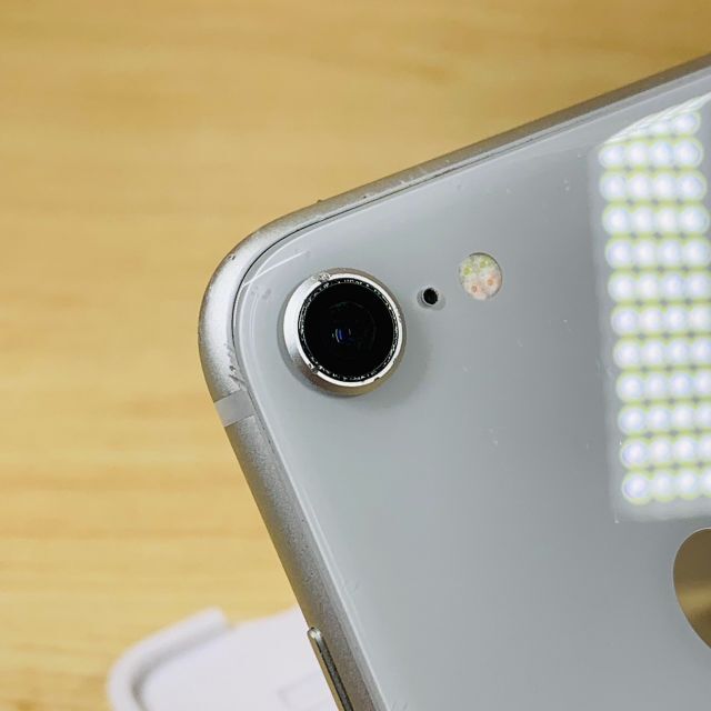 Apple(アップル)のﾊﾞｯﾃﾘｰ100％ SIMﾌﾘｰ iPhone8 64GB P135 スマホ/家電/カメラのスマートフォン/携帯電話(スマートフォン本体)の商品写真