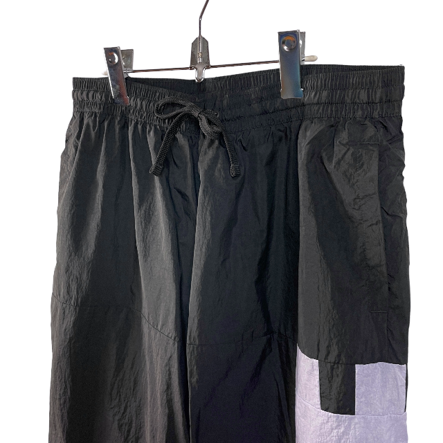 NIKE(ナイキ)のレアデザイン◎ NIKE ナイキ ナイロンパンツ 黒 ビッグロゴ XXL 極太 メンズのパンツ(その他)の商品写真