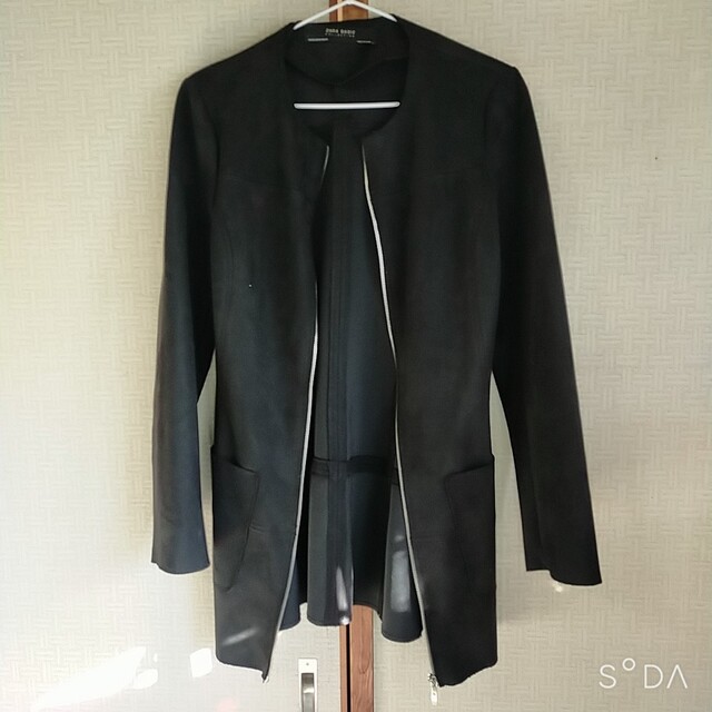 ZARA(ザラ)の【新品】ZARA スエード風ノーカラーコート ブラック黒 レディースのジャケット/アウター(ロングコート)の商品写真